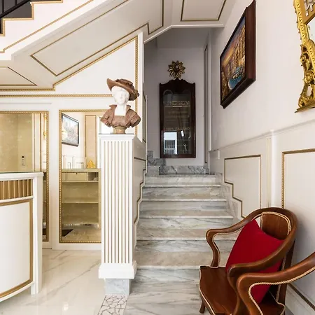 לינה וארוחת בוקר Palazzo Montagna גאליפולי