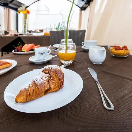 לינה וארוחת בוקר Palazzo Montagna גאליפולי