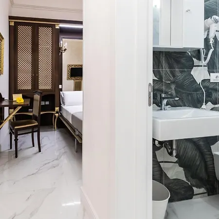 Palazzo Montagna فندق مبيت وإفطار غالّيبولي